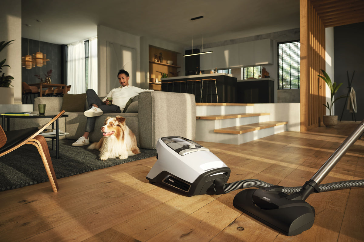 Miele Blizzard CX1 Cat & Dog Bagless Canister Vacuum Cleaner SKU 10829410/ 41KCE043USA