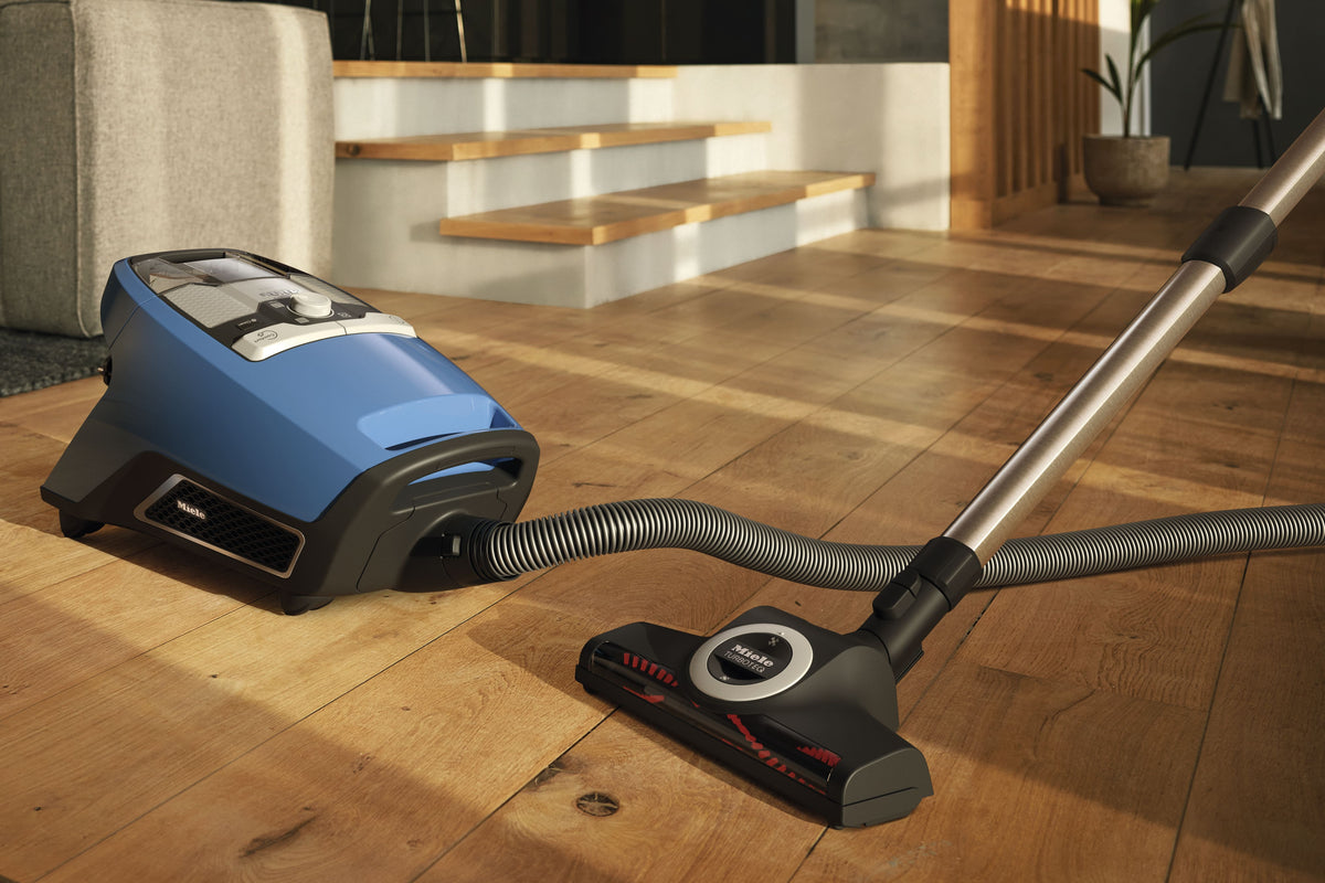 Miele Miele Blizzard CX1 Turbo Team Bagless Canister Vacuum Tech Blue SKU 10829400/ 41KCE042USA