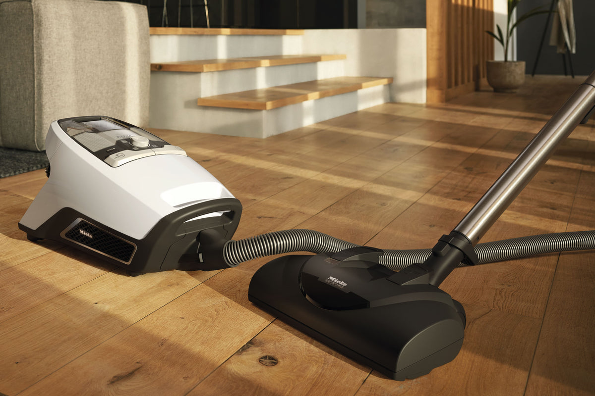 Miele Blizzard CX1 Cat & Dog Bagless Canister Vacuum Cleaner SKU 10829410/ 41KCE043USA
